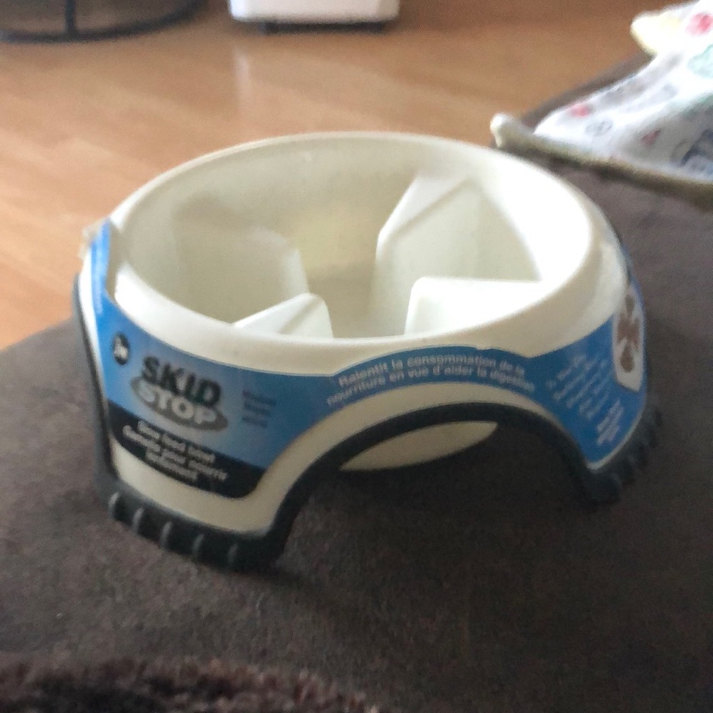 JW Pet Skid Stop Slow Feed Bowl Medium